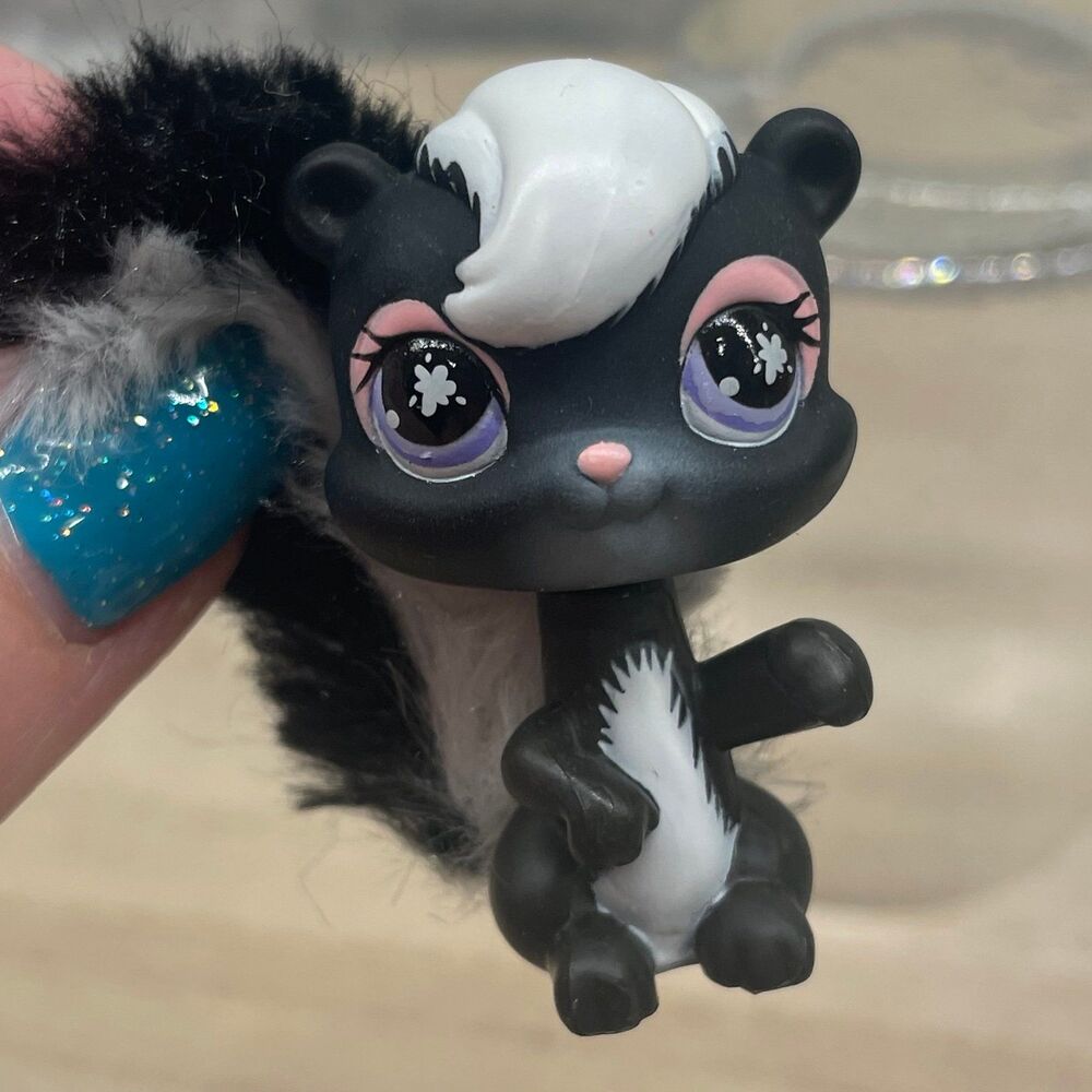 Littlest Pet Shop Skunk 998 Authentic LPS Plush Fuzzy Tail Pink Star Eyes